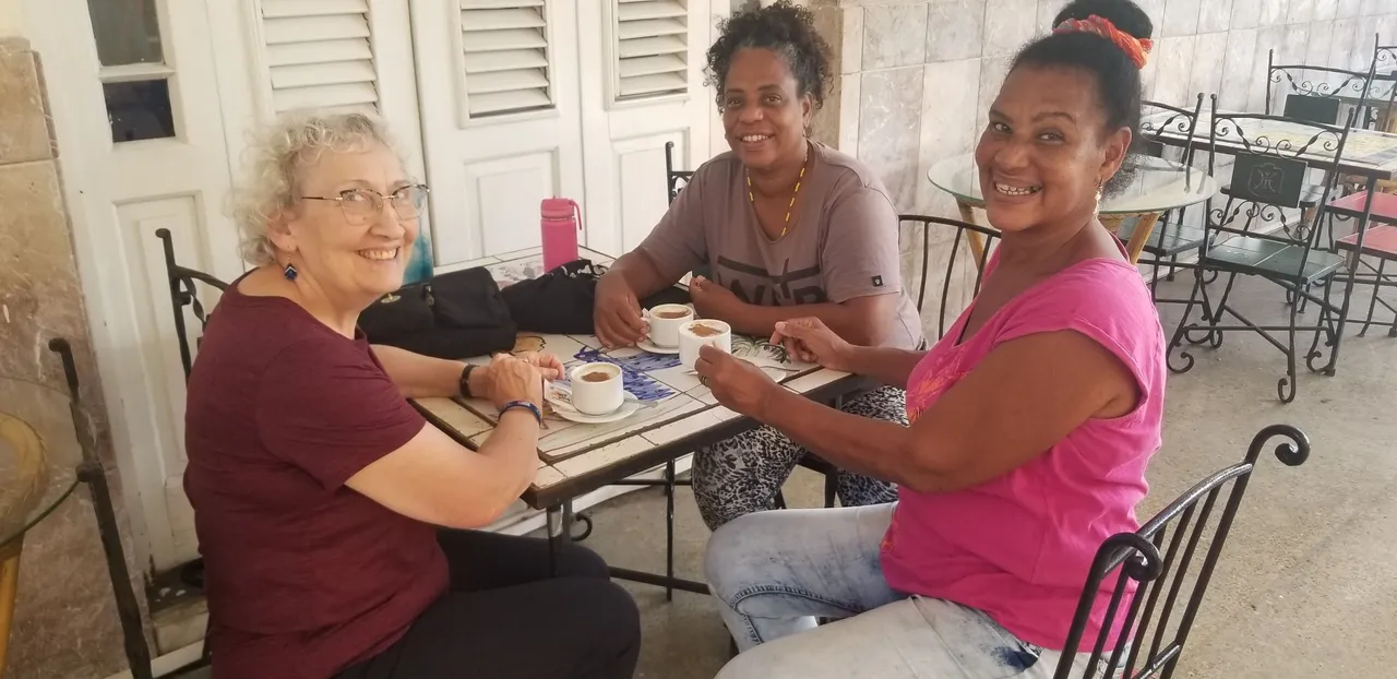 tomando cafe 1.jpg