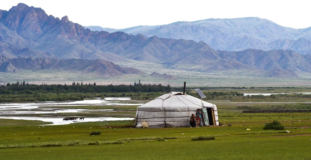 yurt-486866_1920.jpg