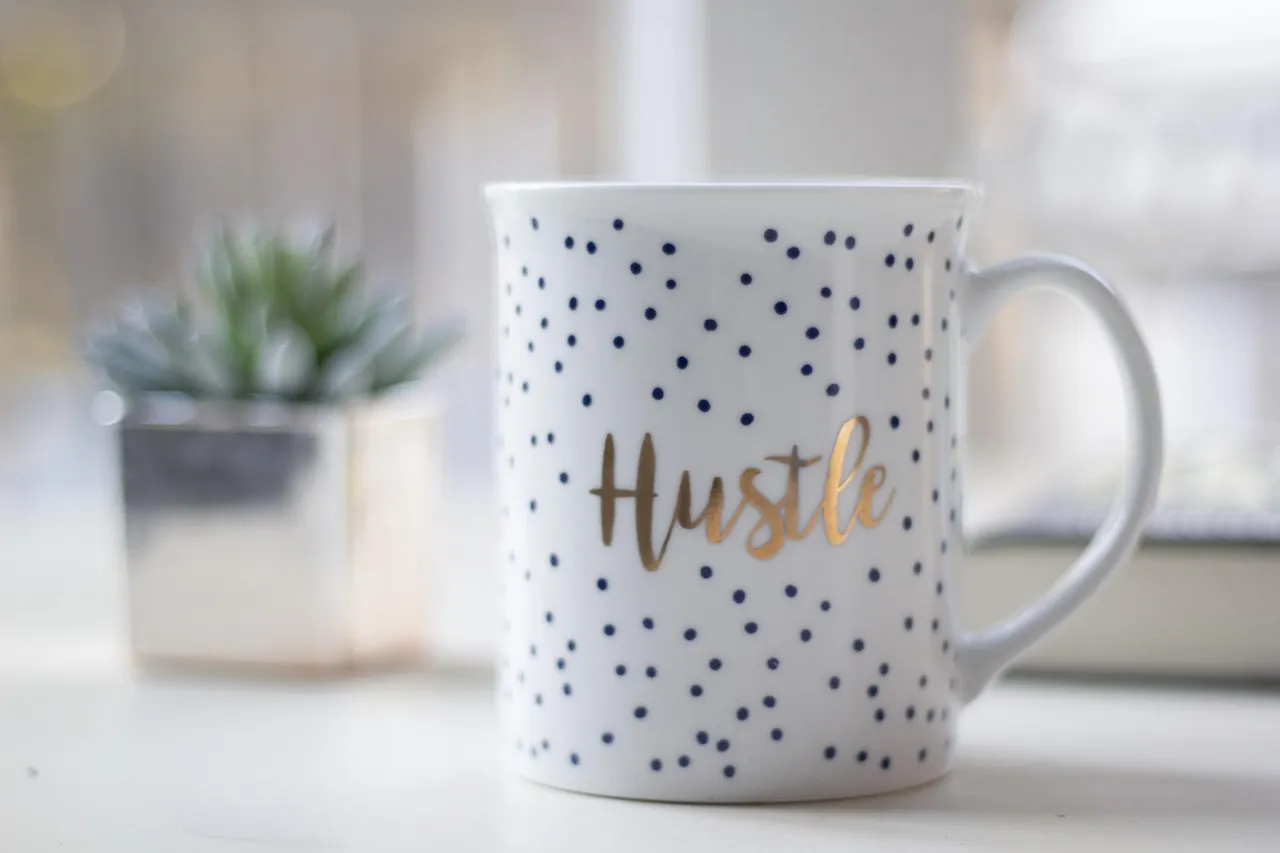 hustle-4975517_1280.jpg