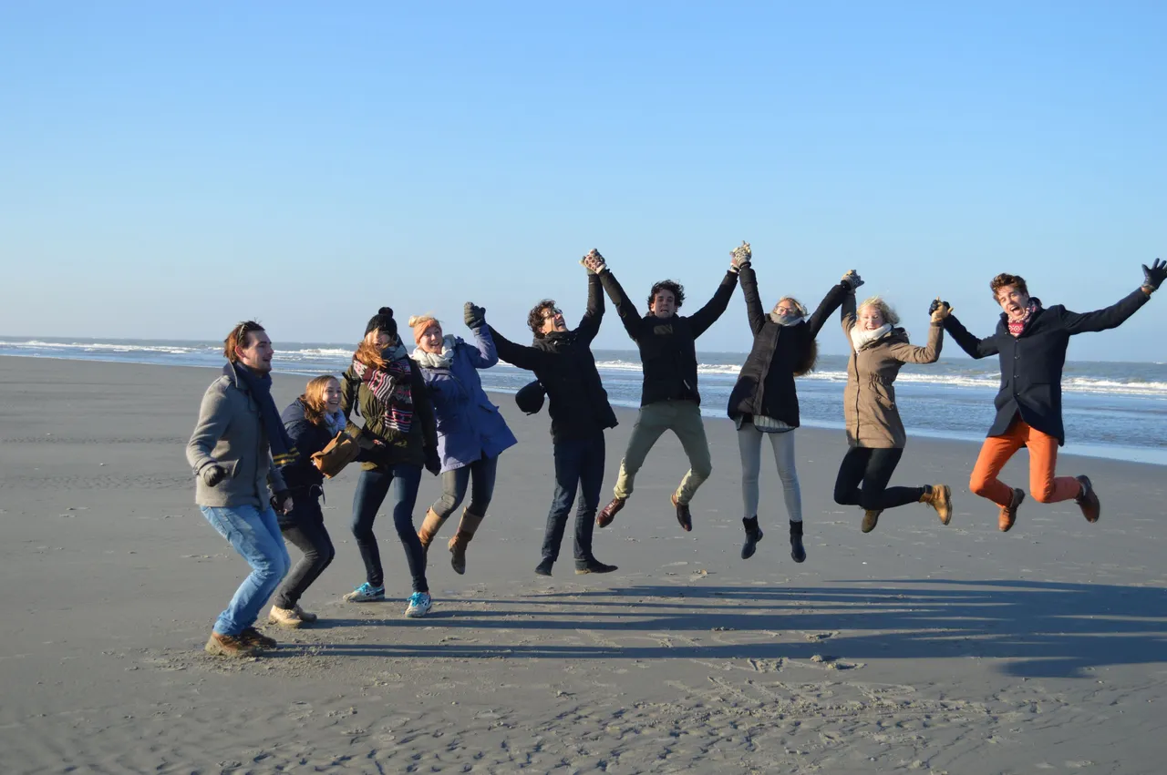 beach-sea-sand-group-people-jump-909009-pxhere.com.jpg