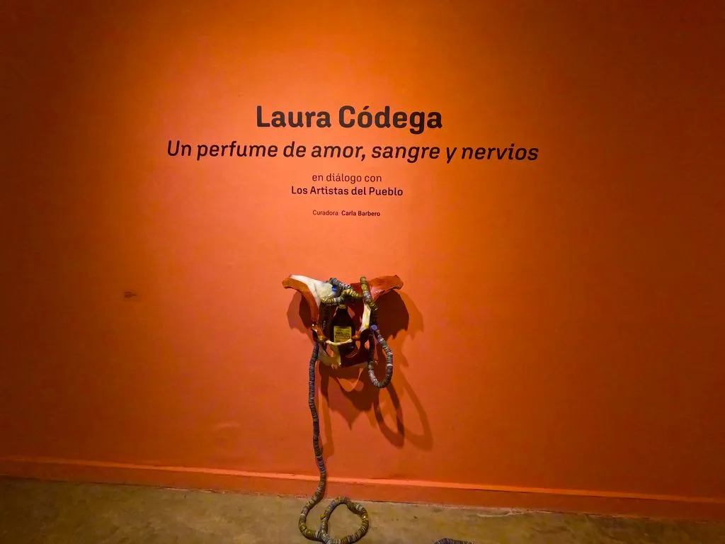 Exposición: Un Perfume de amor, sangre y nervios