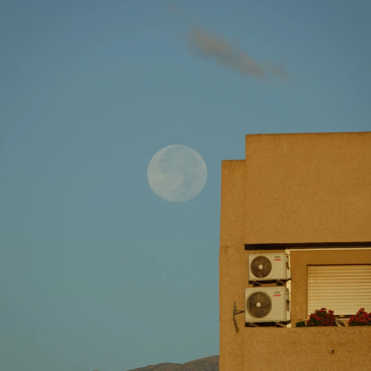 Waking up with a full moon view.JPG