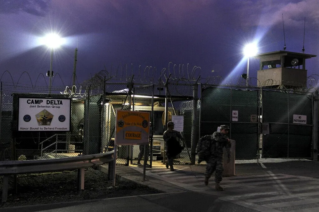 gitmo_camp_delta_nighttime_ecb68231d571e71a.jpg