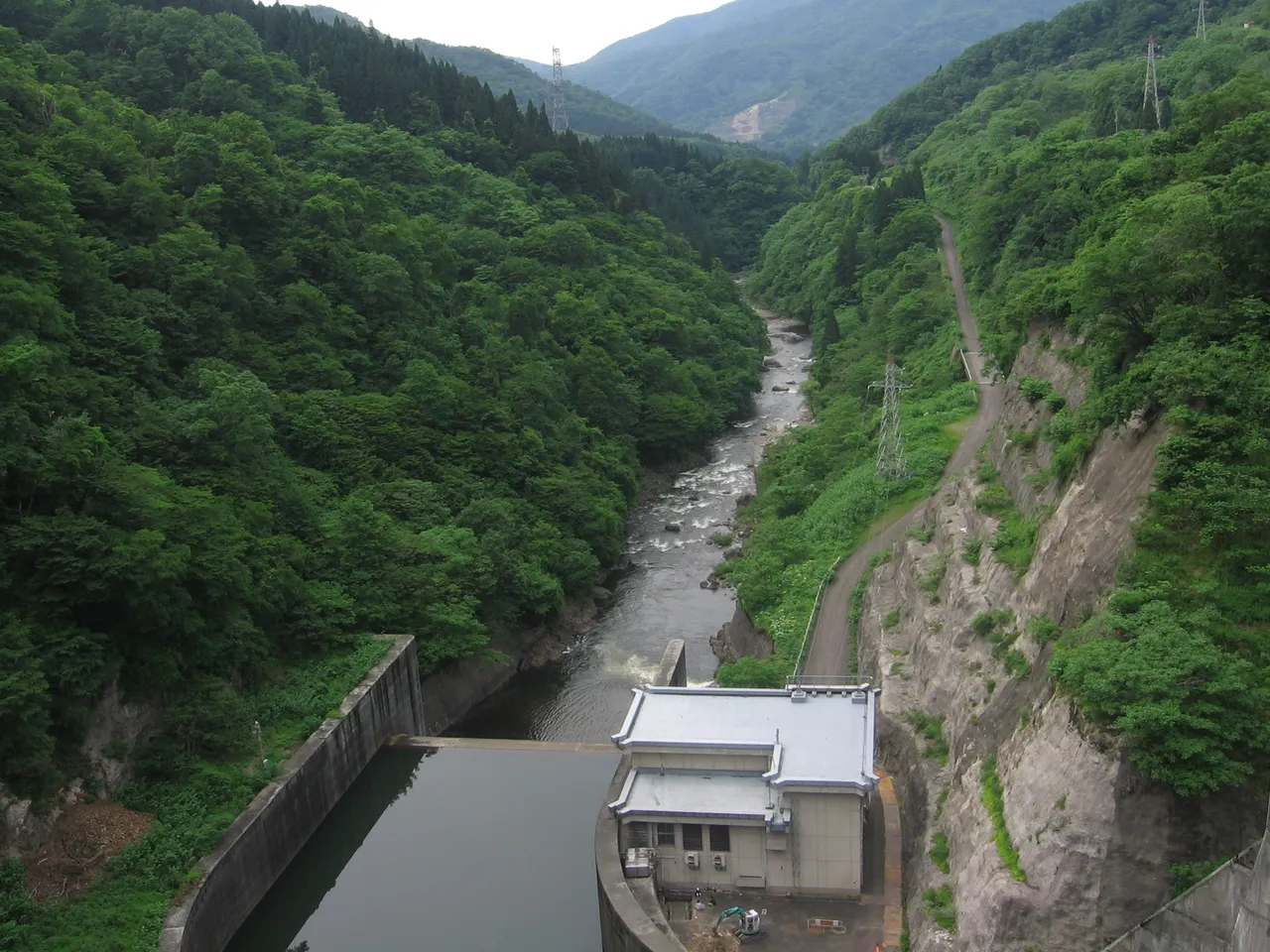 050driving_to_the_dam_near_muramatsu (15).JPG