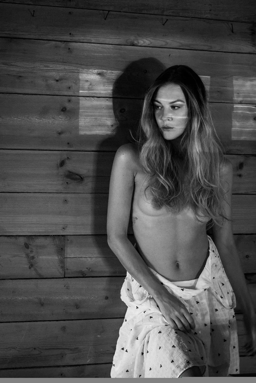 ullakko_selfie_mustavalko_bw_sexy_summer06.jpeg