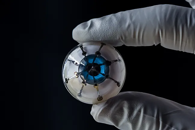 bionic_eye_with_glove_648x432.jpg