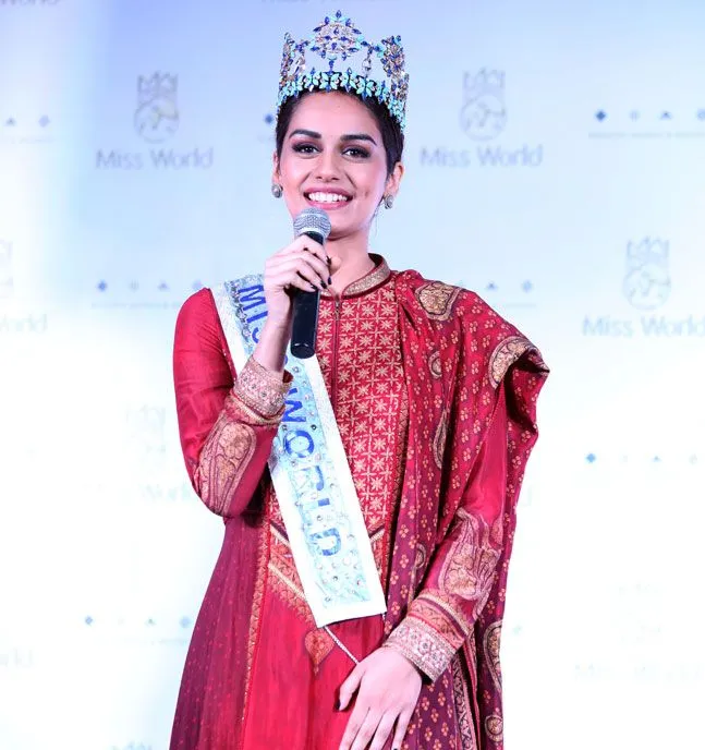 miss-world-manushi-chillar-at-press-meet-3.jpg