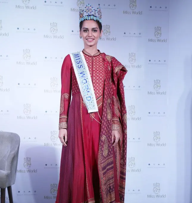 miss-world-manushi-chillar-at-press-meet-9.jpg