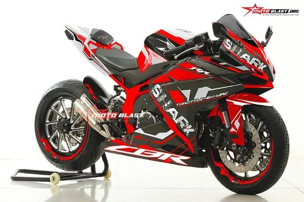 CBR250RR_MOTOBLAST_SHARK_RED_WHITEE_scaled.jpg