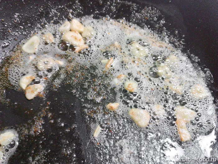 Pasta with shrimp in cream sauce