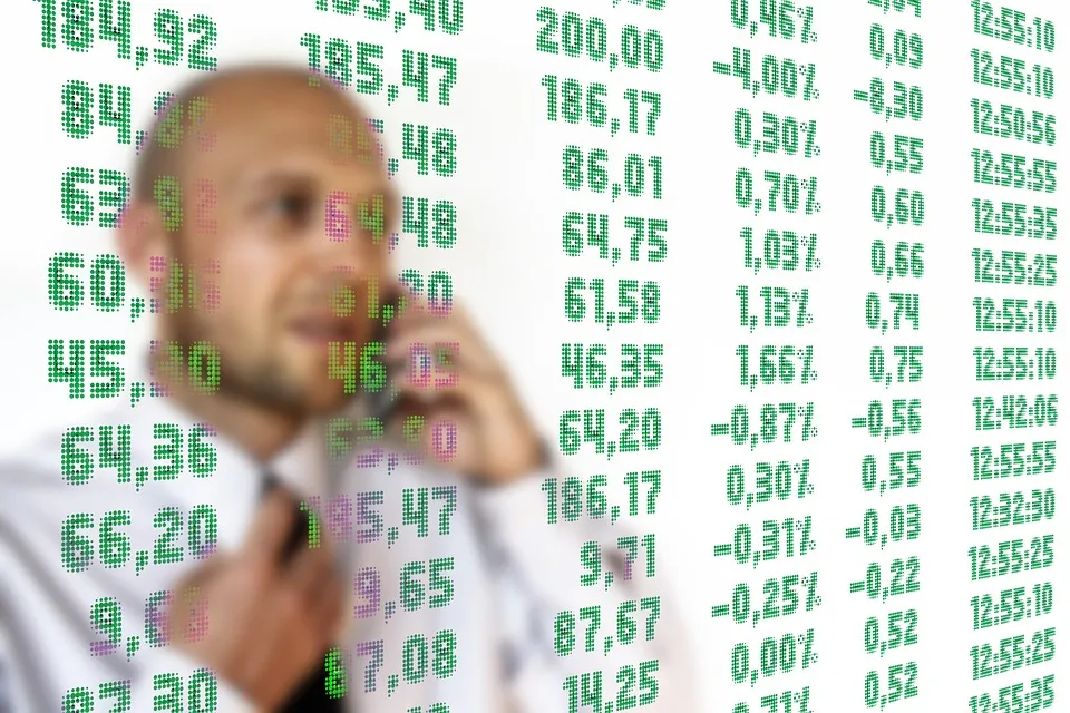 https://cdn.pixabay.com/photo/2019/02/03/11/02/entrepreneur-3972319_960_720.jpg