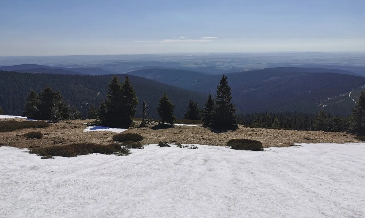 View from the mountain ridge // Výhled z hřebene
