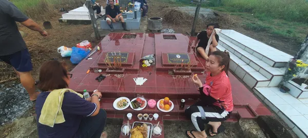 Family Gathering During Ching Ming Festival