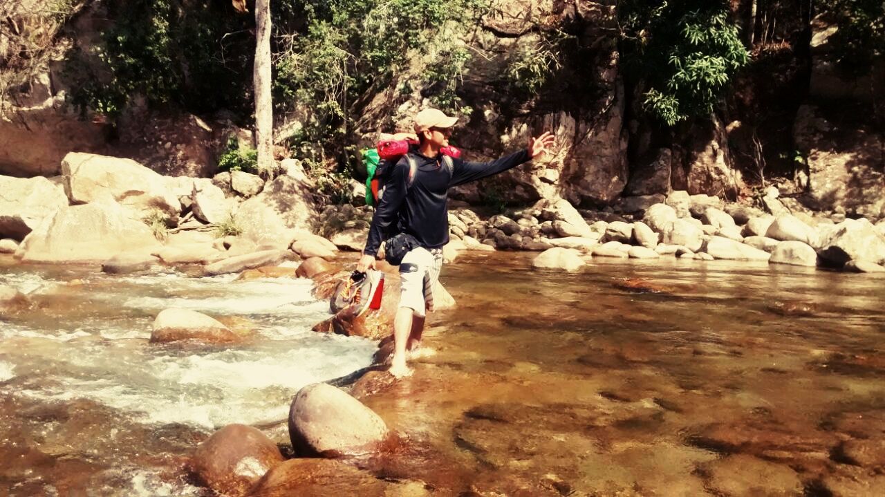 Cruzando el río Brito