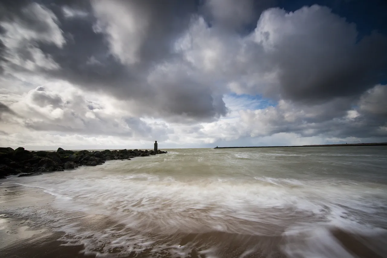 Long exposure of the incoming water!