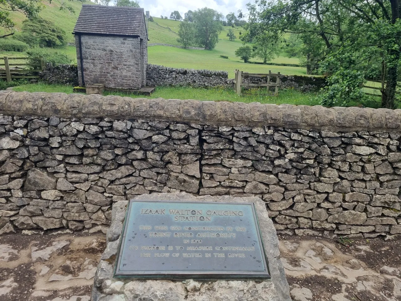 We were hoping to see a bit of the English country side on our recent trip visiting some family, friends and collecting a few new parkruns. Luckily for us the Peak district was nicely situated between two of our stop overs. I had heard of the Peak District from my parents but this was my first time here. We did not have a lot of time so Cloud Thorpe was perfect, only a short hike from the car park and we got to see the stepping stones across the River Dove as well. Thorpe Cloud is an old limestone hill that was formed on an ancient sea floor. It is situated between the villages of Thorpe and IIam. I never knew the cloud part comes from the old English word clud meaning hill.
