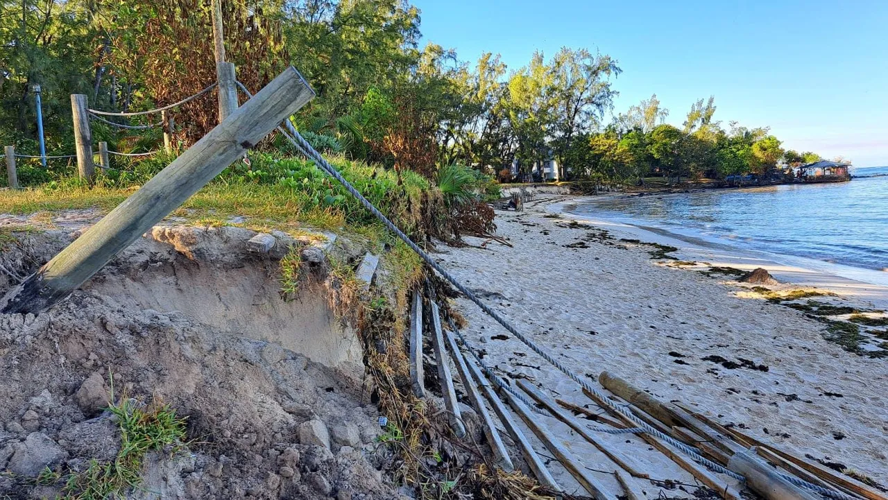 Erosion at Mon Choisy Beach!