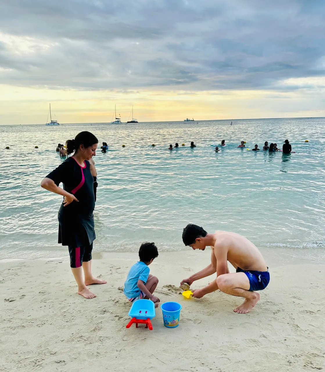 My wife and his small brother playing with Omar!