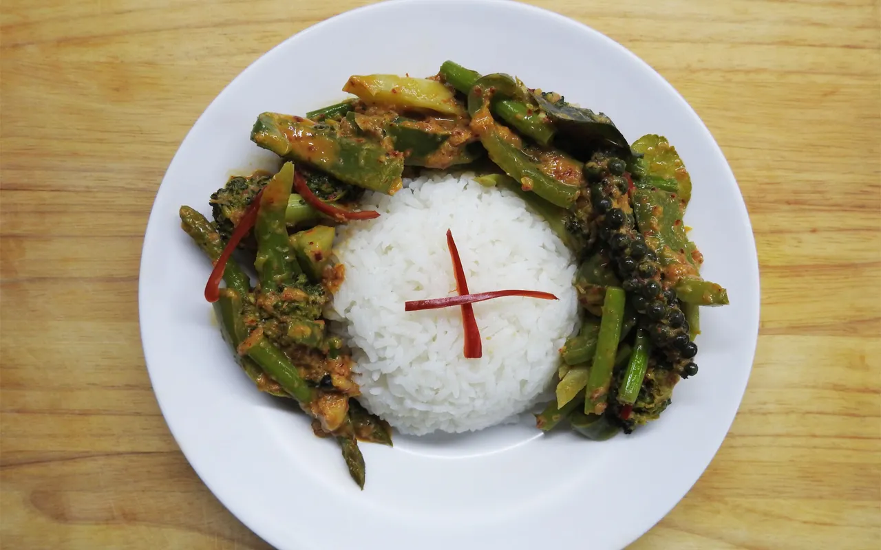 ผัดพริกแกง.jpg