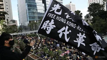 lunchtime-protest-at-chater-garden-in-hong-kong-1.jpg