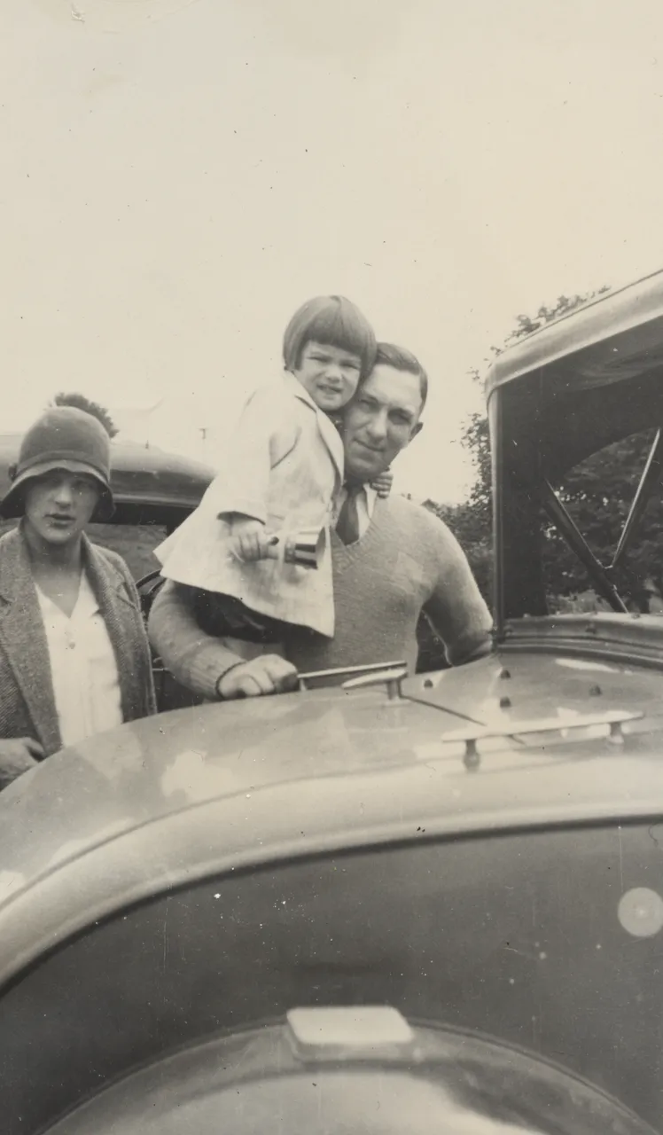 1930  Irene Dwana Pickett Parents Car.png