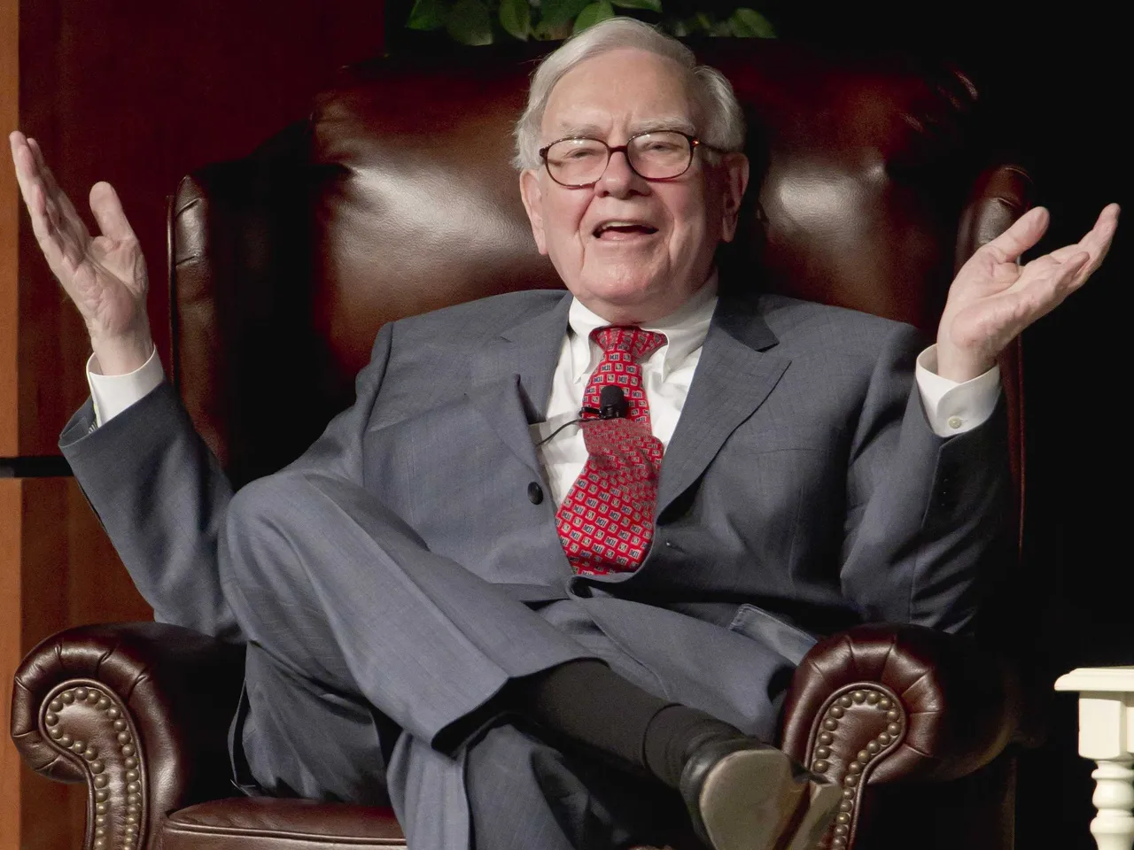 6-hustles-warren-buffett-used-to-make-53000-by-age-16.jpg