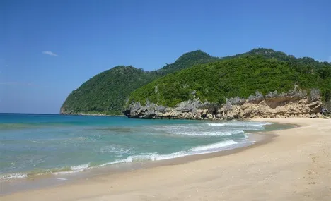 6145283-Stunning_backdrop_of_Lampuuk_Beach_Banda_Aceh.jpg