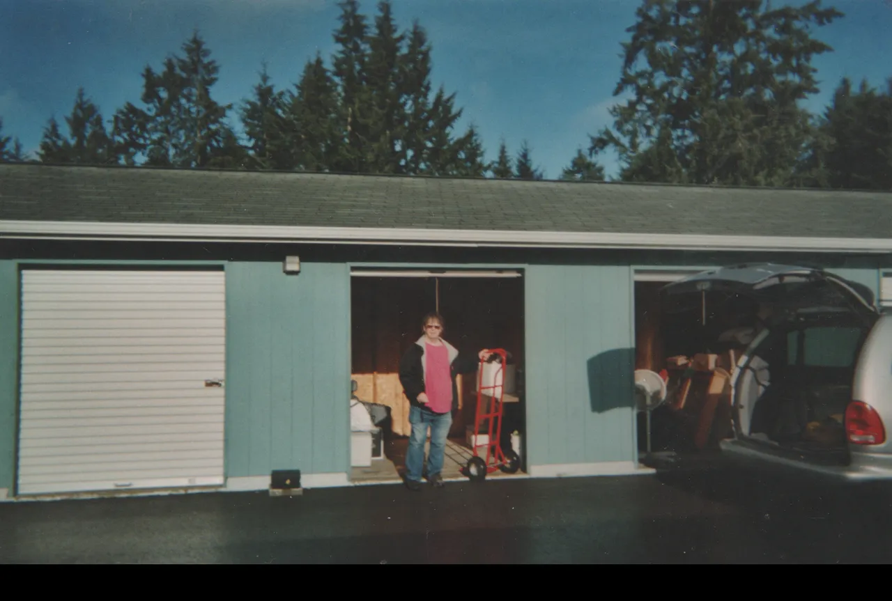 2008-03 - Shelton Christmas 07, Storage unit, people, Christmas tree, decorations, etc, might be December of 2007 but all these pics say they were developed in March of 2008, each pic has a number too, 12pics-02.png