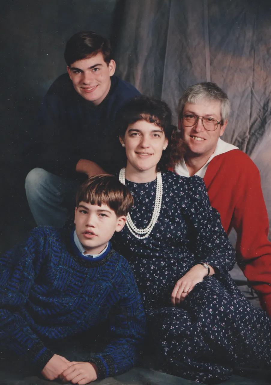 1992-10 - Williams Family - Jim, Karen, Nathan 17, Alan 10 - apx date - probably in the fall of that year.png