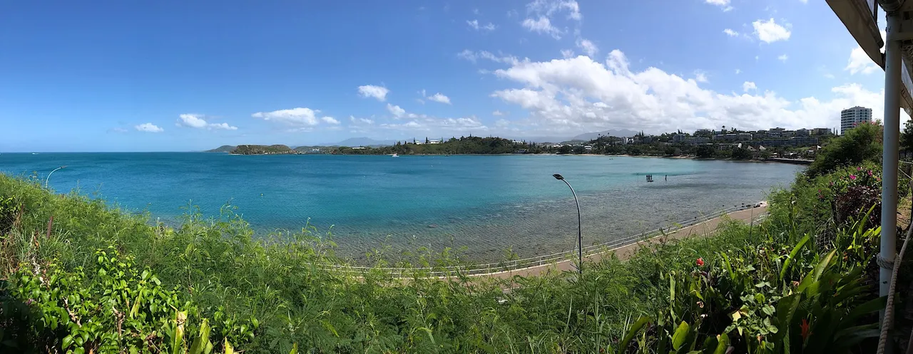 La baie des citrons depuis la Crêperie Le Rocher