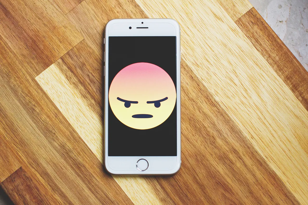 Canva  Silver Iphone 6.jpg