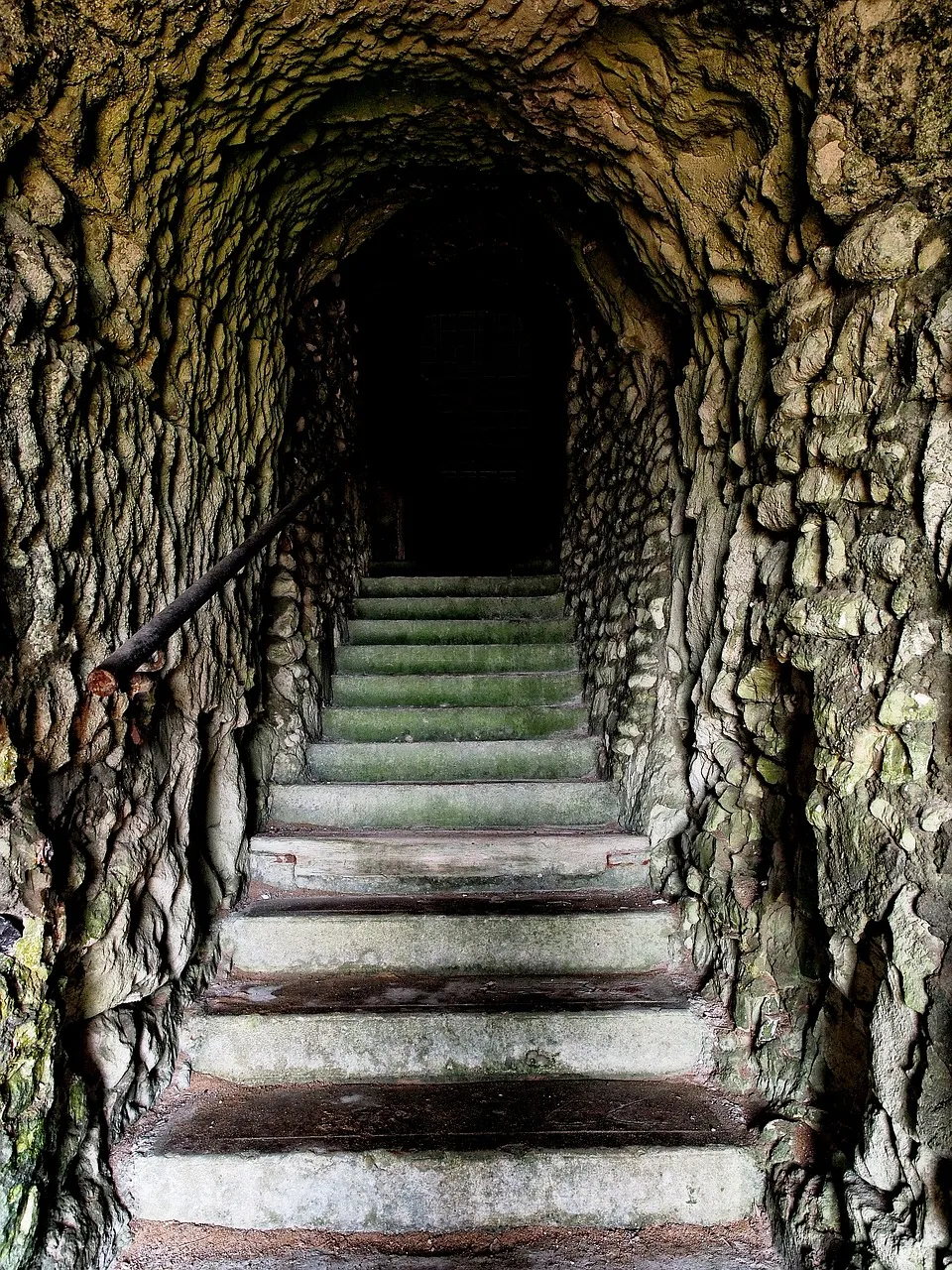 tunnel1756856_1280.jpg