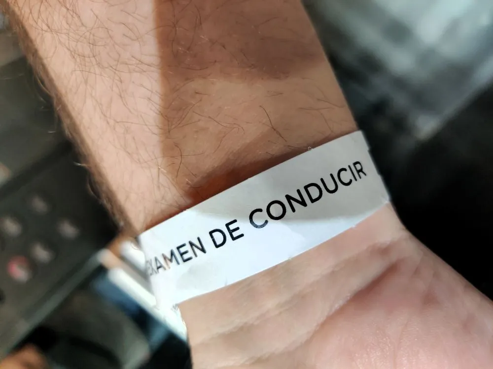 dl-wristband-turn.jpg