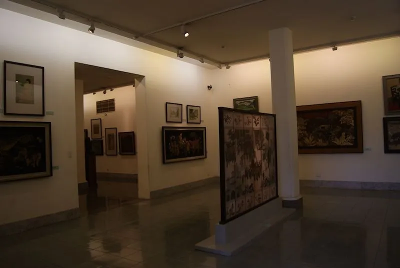 Interior 2.jpg