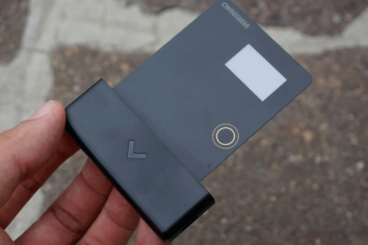 Recensione Hardware Wallet CollWallet S