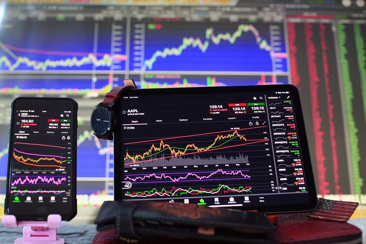 Bitcoin ETFs Could See Up to $100B in Inflows If SEC Approves Standard Chartered.jpg