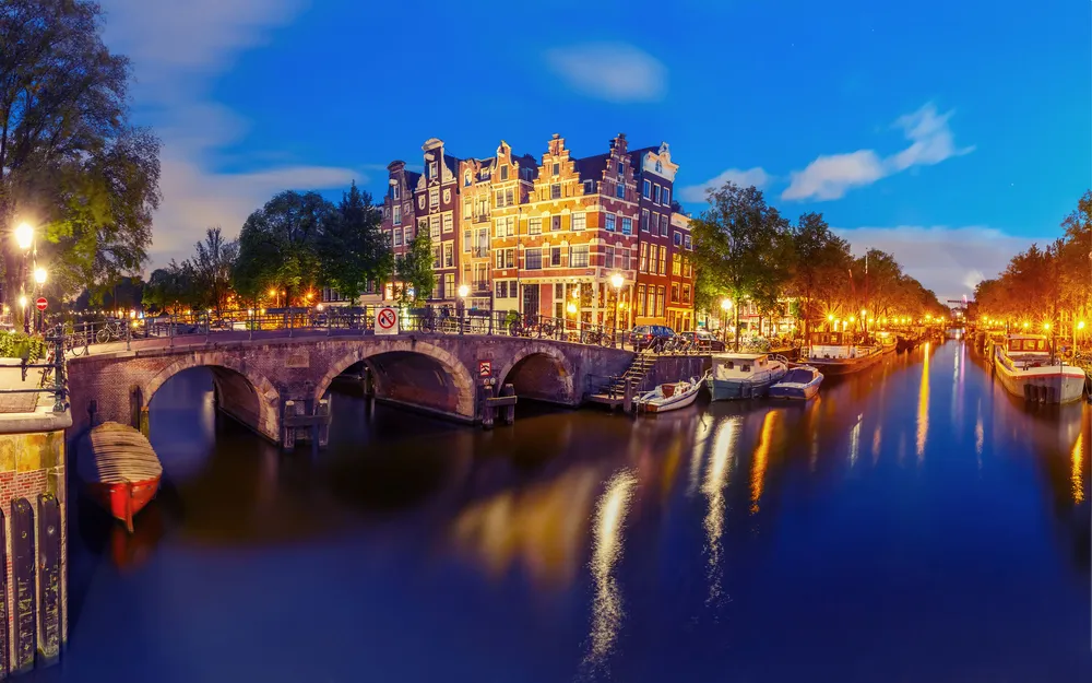 amsterdam-canal-bridge-and-typical-houses-boats-and-bicycles.jpg