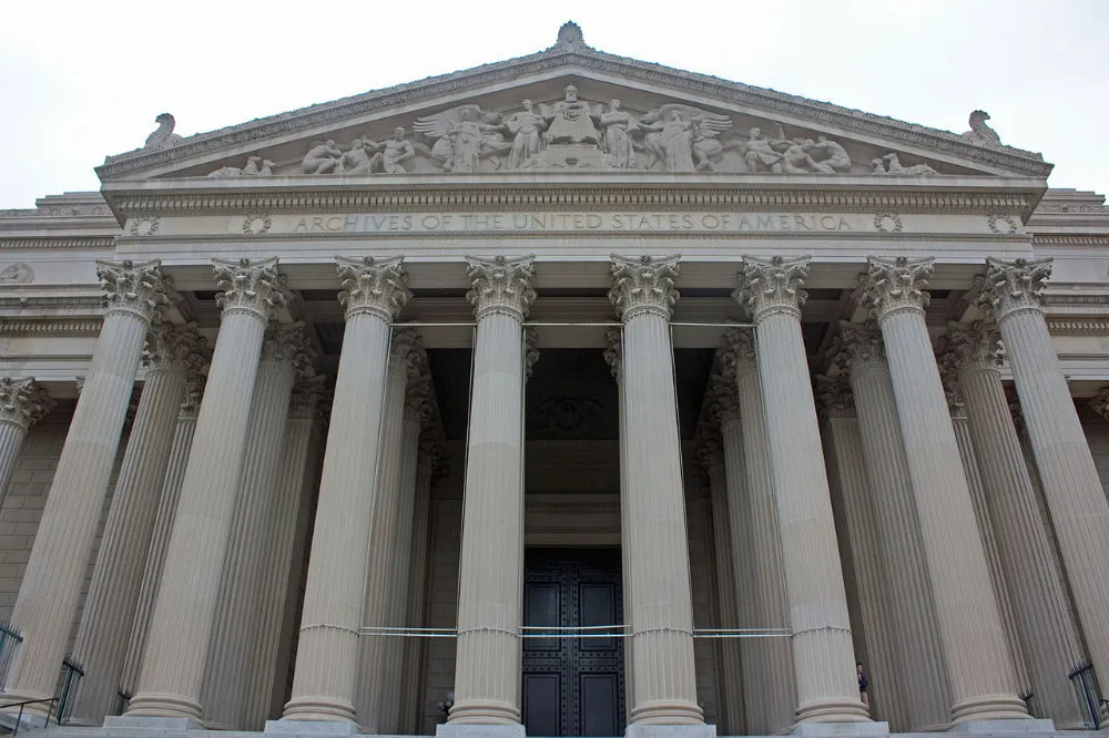 National_Archives_Building_south_side,_Washington,_D.C._2011.jpg