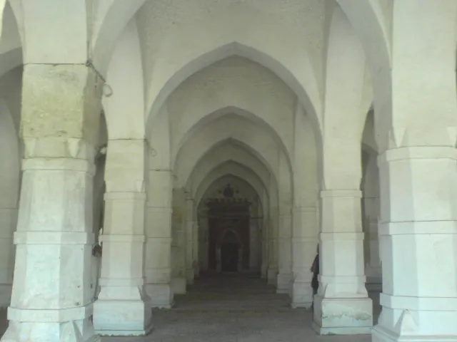 Shat_Gombuj_Mosque_(ষাট_গম্বুজ_মসজিদ)_006.jpg