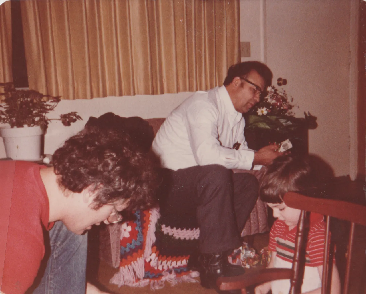 1980-12-24 - Jim Williams in red, Nathan in red stripes, Joe in white or I think it is Joe, Jim's dad or something.png