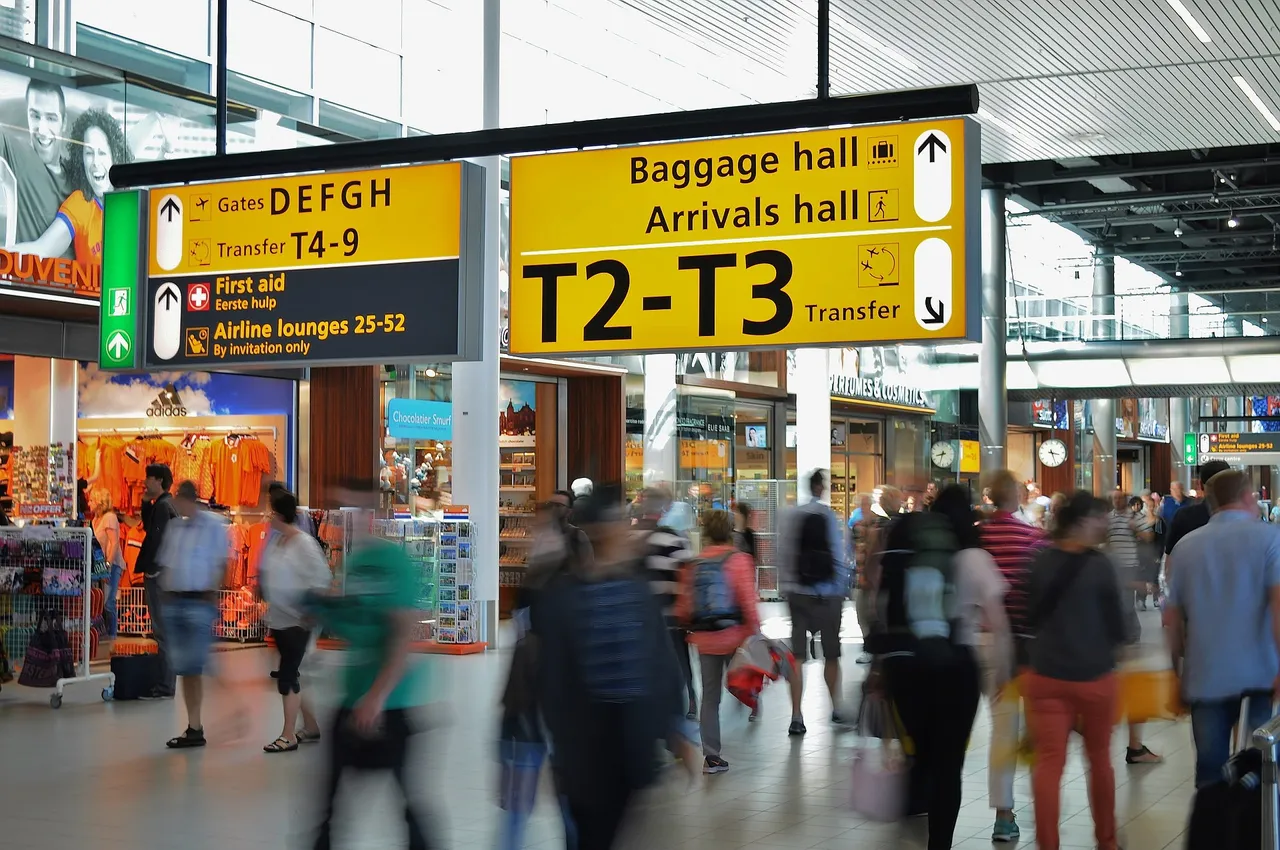 airport-384562_1920.jpg