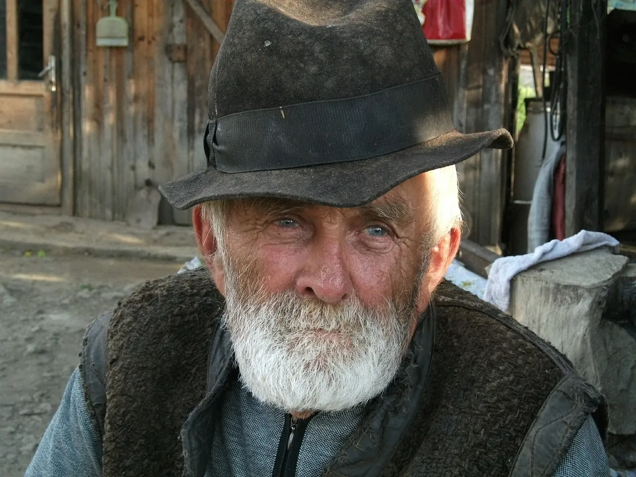 peasant-482727_1280.jpg