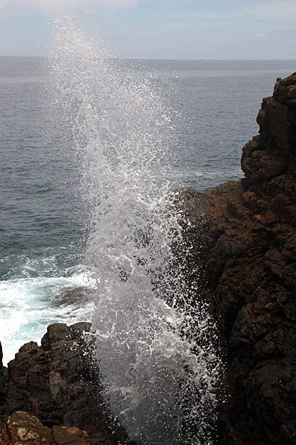 Sri-Lanka-Blow-Hole.jpg