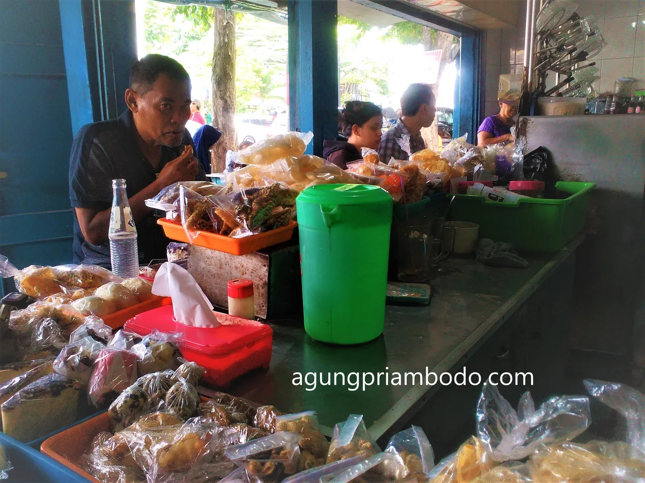 suasana warung susu sapi karangdoro semarang