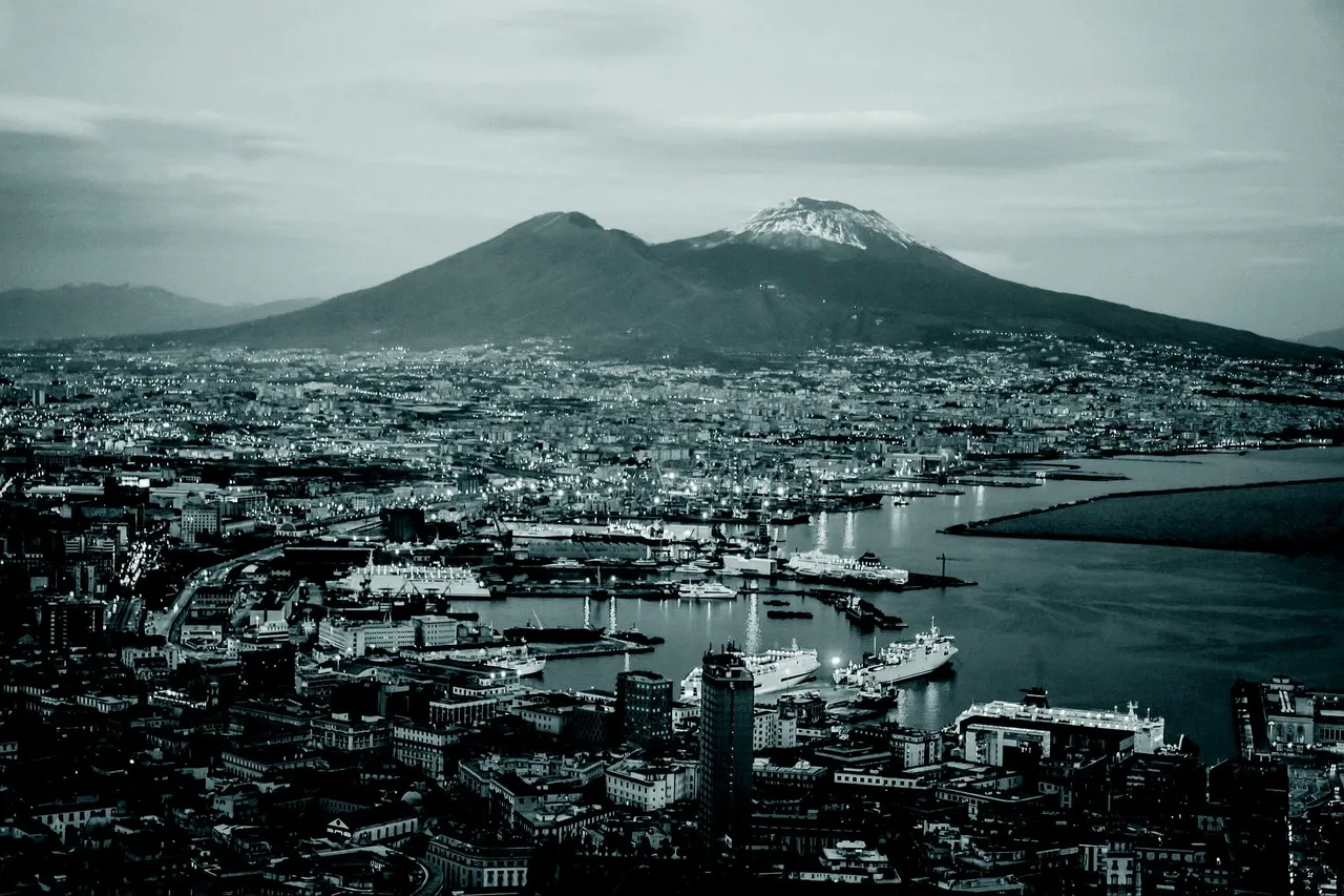 naples-2663371_1920.jpg