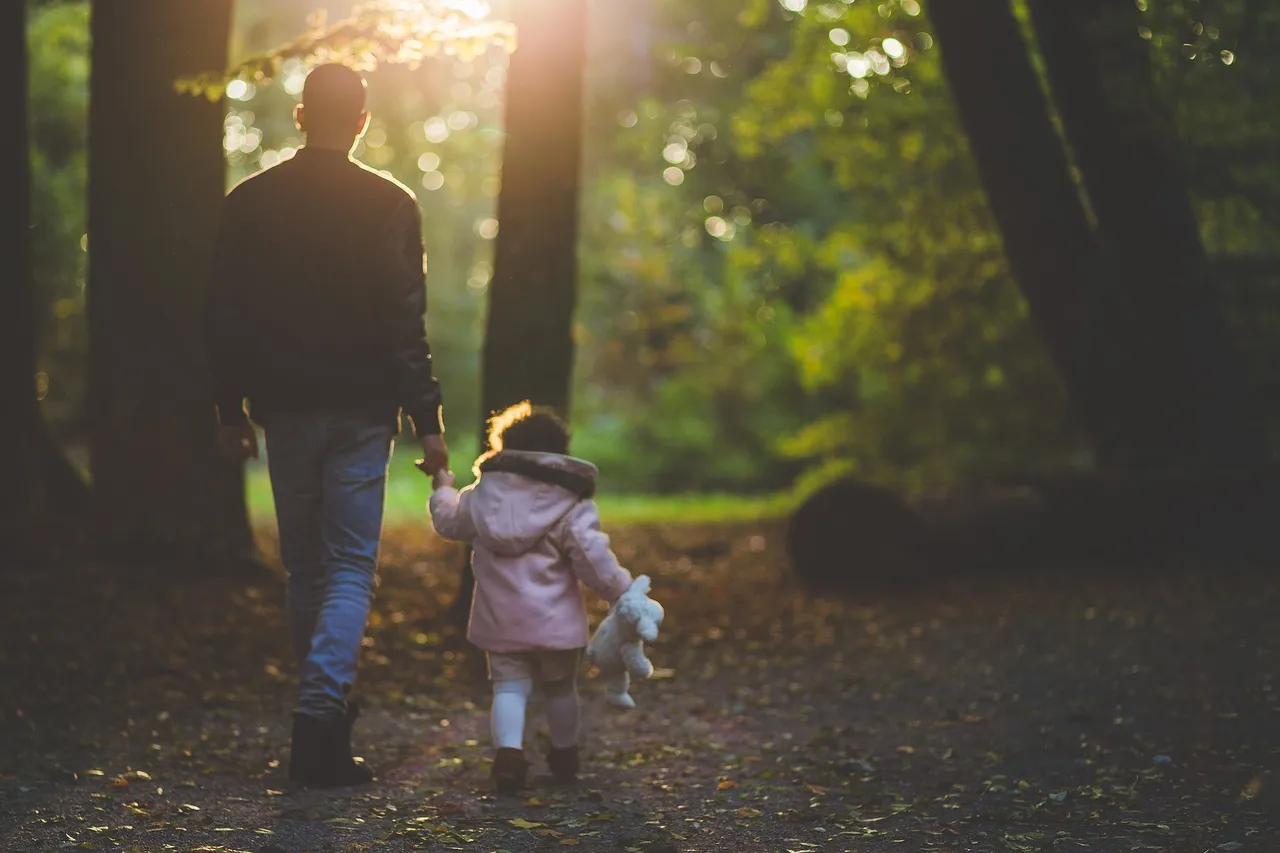 father-2606964_1920.jpg