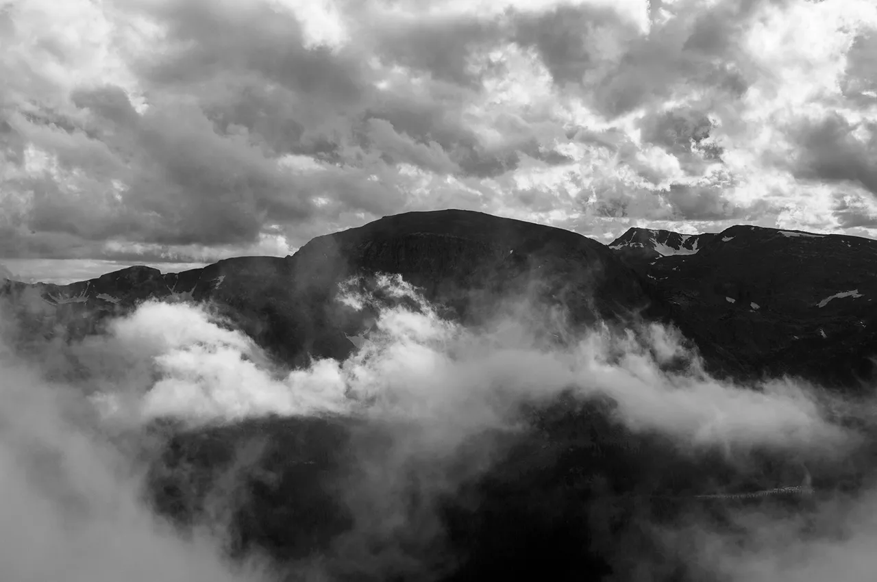 mountainincloudsbw1.jpg