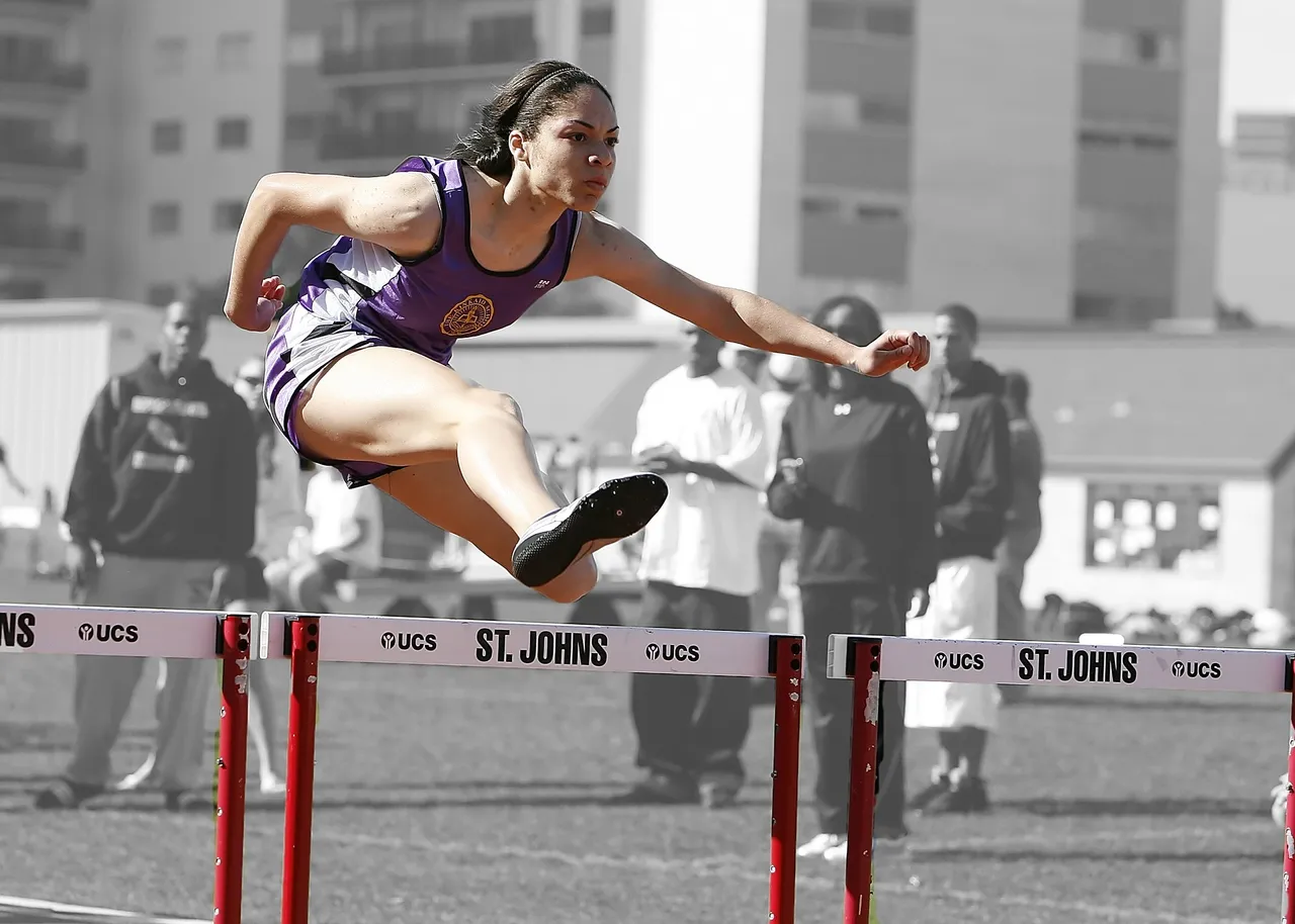 hurdles_g4bcc3167a_1920.jpg