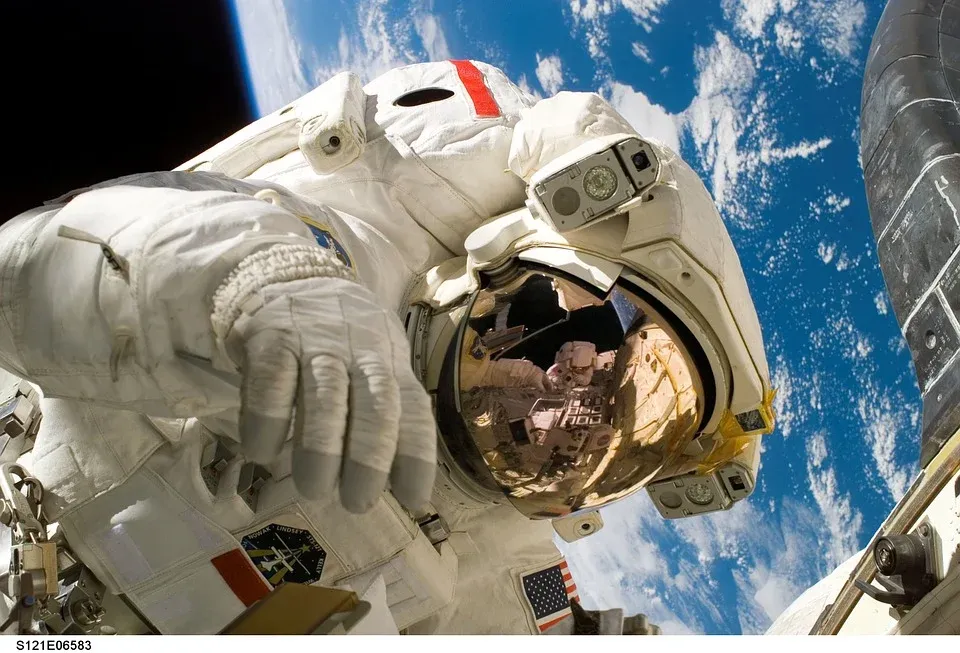 astronaut-11080_960_720.webp