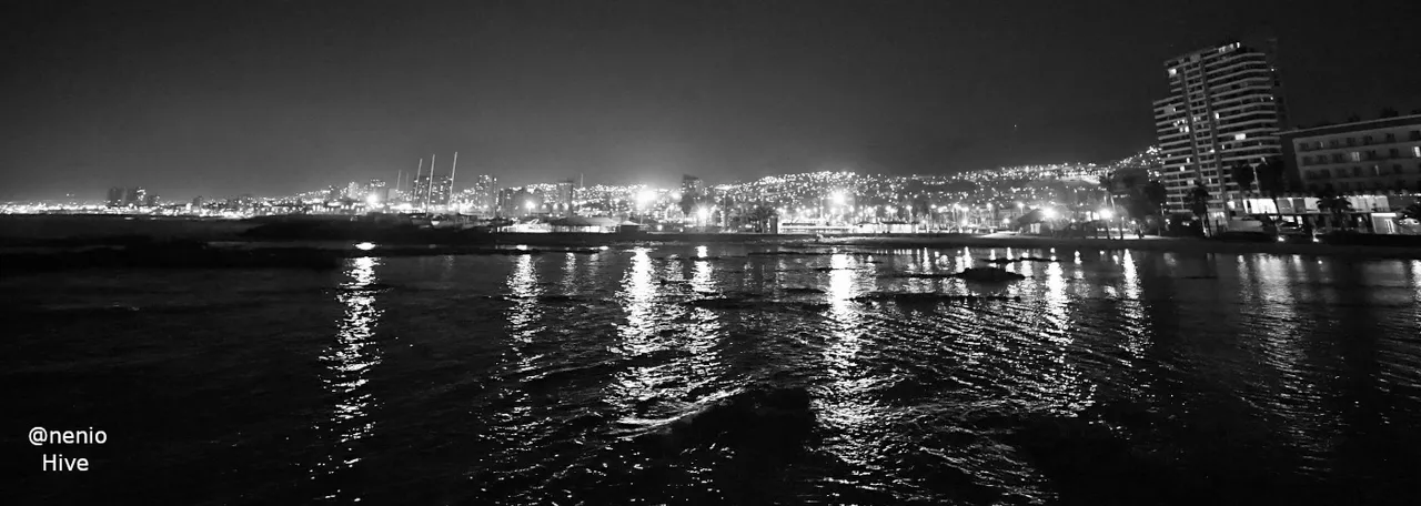 antofagasta-night-003-bw.jpg